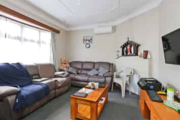 1-6/402 Queen Street East, Hastings