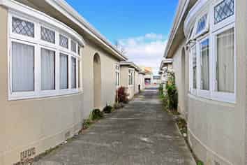 1-6/402 Queen Street East, Hastings