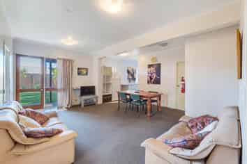 40 Akoranga Drive, Northcote