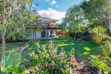 40 Akoranga Drive, Northcote