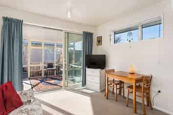 8/24 Avonhead Road, Avonhead