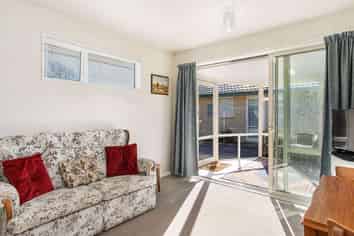 8/24 Avonhead Road, Avonhead