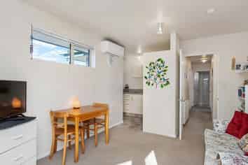 8/24 Avonhead Road, Avonhead