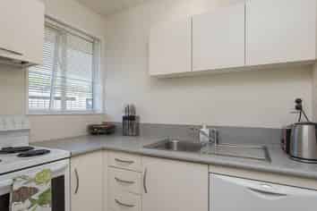 8/24 Avonhead Road, Avonhead