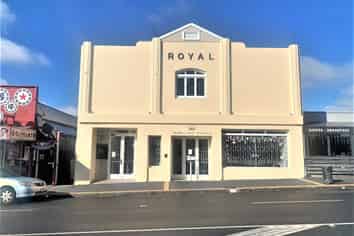 Character Kingsland workspace