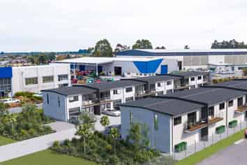 George Holmes Park-Apartment & Warehouse Complex