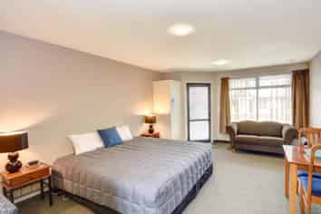 Nearest Motel Dunedin Airport. 1st into Mosgiel.