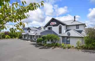 Nearest Motel Dunedin Airport. 1st into Mosgiel.