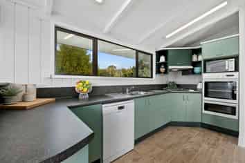 10 Raynham Way, Silverstream