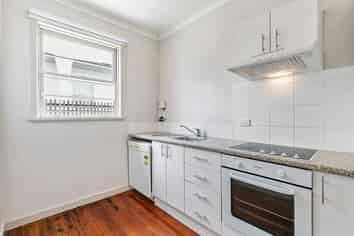 2/1 Seccombes Road, Newmarket