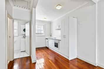 2/1 Seccombes Road, Newmarket