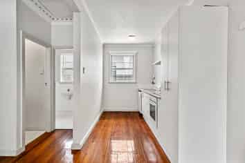 2/1 Seccombes Road, Newmarket