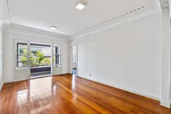 2/1 Seccombes Road, Newmarket