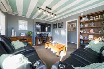 582 Pioneer Highway, Highbury