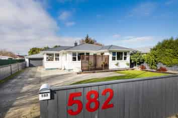 582 Pioneer Highway, Highbury