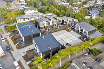 19/37 Glen Atkinson Street, Saint Heliers