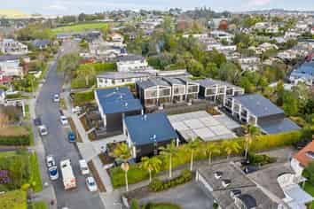 19/37 Glen Atkinson Street, Saint Heliers