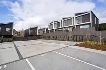 19/37 Glen Atkinson Street, Saint Heliers