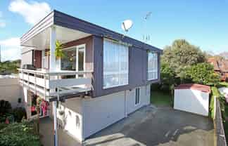 2/52 Ray Small Drive, Papakura