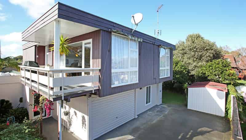 2/52 Ray Small Drive, Papakura