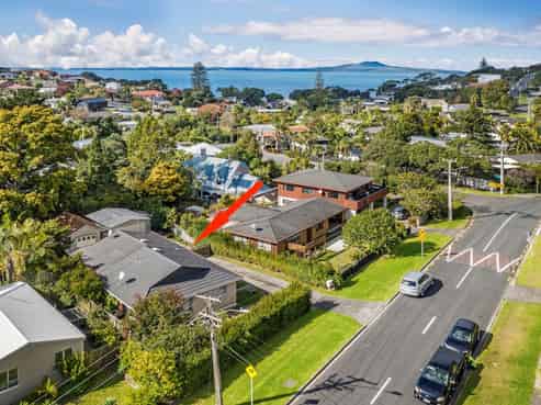 27 Lyons Avenue, Murrays Bay