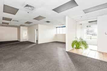 Large Marua Road warehouse facility - $94 per sqm!