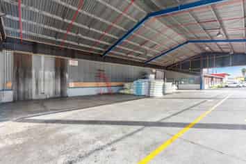 Large Marua Road warehouse facility - $94 per sqm!