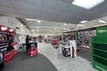 CBRE: Cavendish Drive Industrial/Showroom