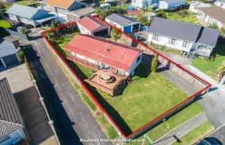 65 Charntay Avenue, Clover Park