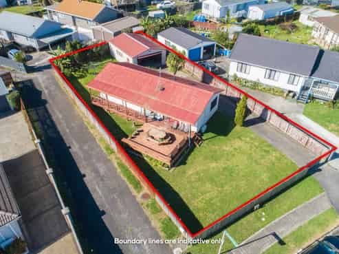 65 Charntay Avenue, Clover Park