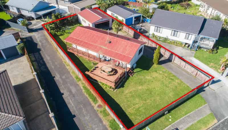 65 Charntay Avenue, Clover Park