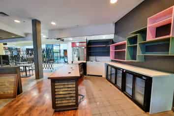 FULLY FITTED OUT BAR RESTAURANT