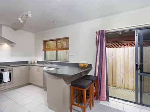 6A Sharyn Place, Brookfield