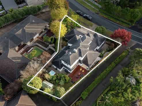 1a Gracechurch Drive, Flat Bush