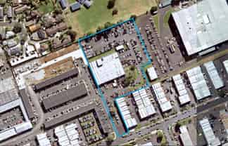 Warehouse/Office With Massive Yard!