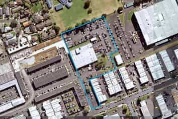 Warehouse/Office With Massive Yard!