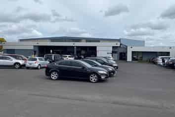 Warehouse/Office With Massive Yard!