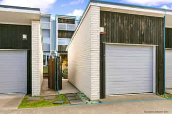 16 Squadron Drive, Hobsonville