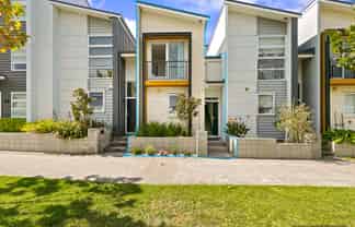 16 Squadron Drive, Hobsonville