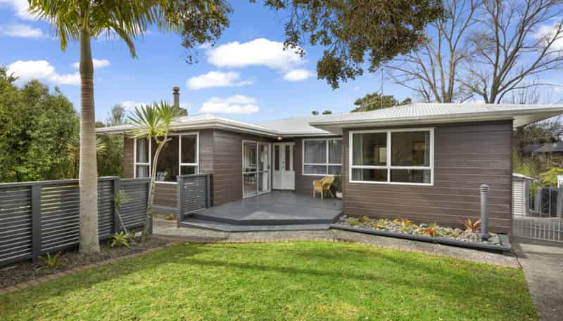 49 Cron Avenue, Te Atatu South