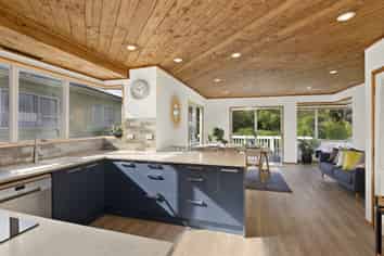 49 Cron Avenue, Te Atatu South