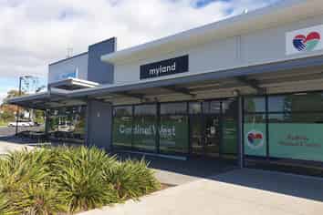 High profile retail or office in Massey Shops