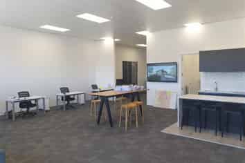 High profile retail or office in Massey Shops