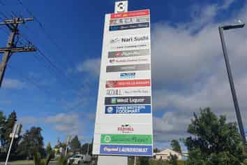 High profile retail or office in Massey Shops