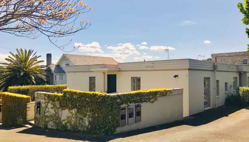 2/15 Bridgewater Road, Parnell