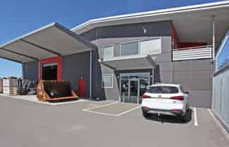 Quality freehold investment