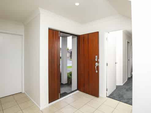 24 Langdale Court, Huntington