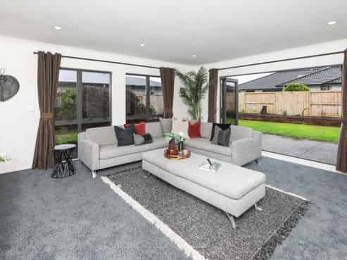 24 Langdale Court, Huntington