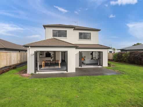 24 Langdale Court, Huntington