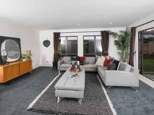 24 Langdale Court, Huntington